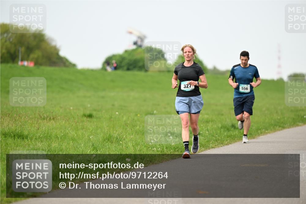 10.05.2026 - 8. Wedeler Halbmarathon Dr. Thomas Lammeyer http://msf.ph/oto/9712264 10.05.2026 12:08:03 Laufen 327, 556 meine-sportfotos.de
