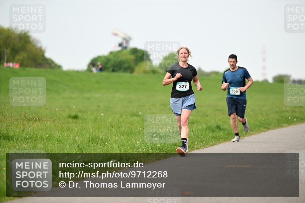 10.05.2026 - 8. Wedeler Halbmarathon Dr. Thomas Lammeyer http://msf.ph/oto/9712268 10.05.2026 12:08:03 Laufen 327, 556 meine-sportfotos.de