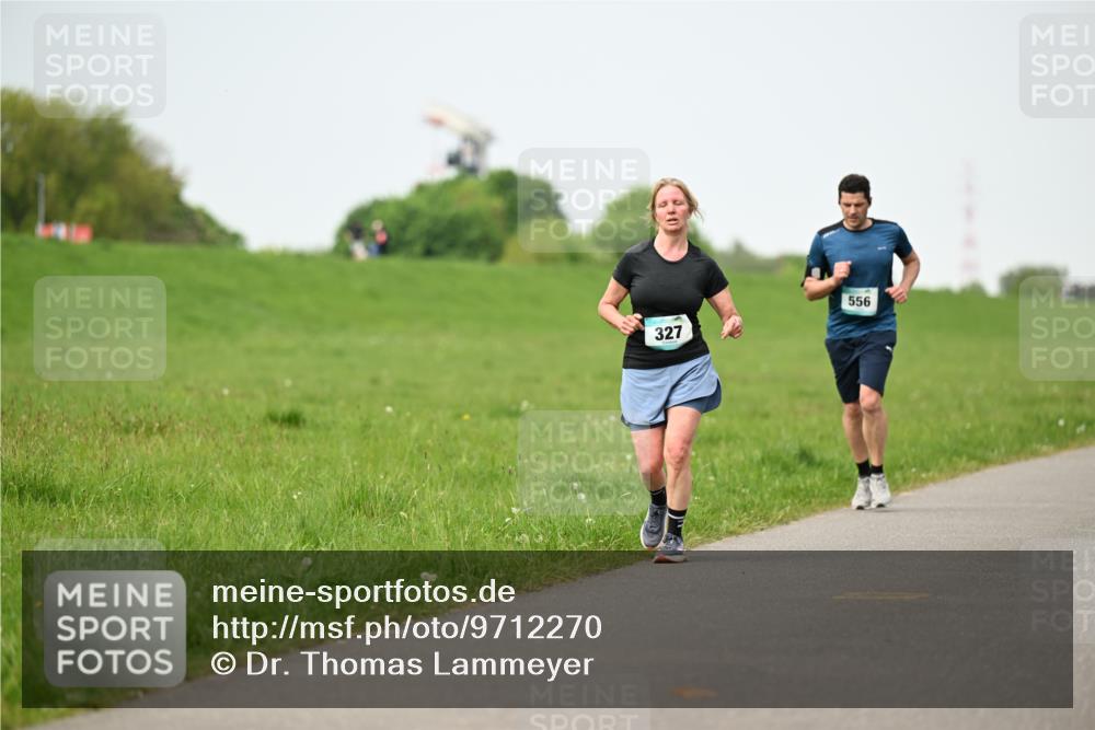 10.05.2026 - 8. Wedeler Halbmarathon Dr. Thomas Lammeyer http://msf.ph/oto/9712270 10.05.2026 12:08:03 Laufen 327, 556 meine-sportfotos.de