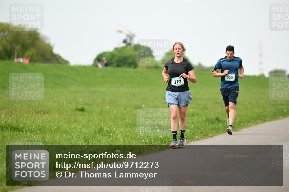 10.05.2026 - 8. Wedeler Halbmarathon Dr. Thomas Lammeyer http://msf.ph/oto/9712273 10.05.2026 12:08:03 Laufen 327, 556 meine-sportfotos.de