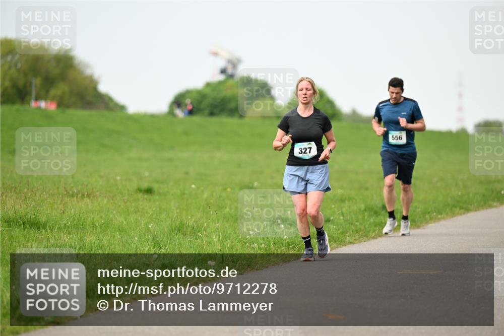 10.05.2026 - 8. Wedeler Halbmarathon Dr. Thomas Lammeyer http://msf.ph/oto/9712278 10.05.2026 12:08:03 Laufen 327, 556 meine-sportfotos.de