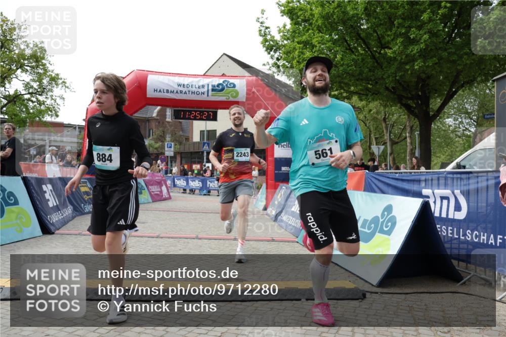 10.05.2026 - 8. Wedeler Halbmarathon Yannick Fuchs http://msf.ph/oto/9712280 10.05.2026 11:25:25 Ziel 561, 838, 884, 2243 meine-sportfotos.de