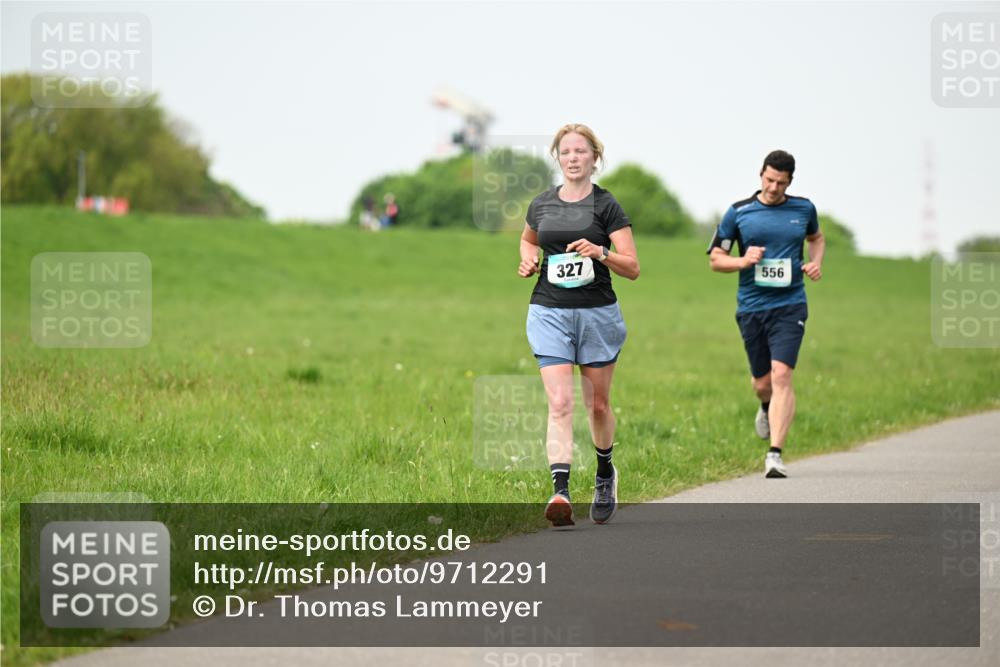 10.05.2026 - 8. Wedeler Halbmarathon Dr. Thomas Lammeyer http://msf.ph/oto/9712291 10.05.2026 12:08:04 Laufen 327, 556 meine-sportfotos.de