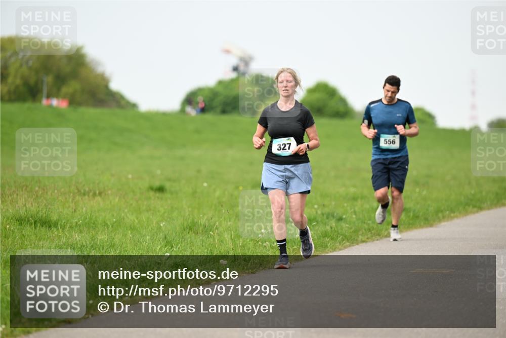 10.05.2026 - 8. Wedeler Halbmarathon Dr. Thomas Lammeyer http://msf.ph/oto/9712295 10.05.2026 12:08:04 Laufen 327, 556 meine-sportfotos.de