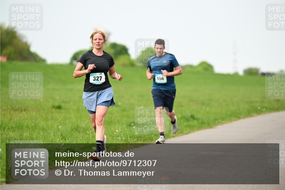10.05.2026 - 8. Wedeler Halbmarathon Dr. Thomas Lammeyer http://msf.ph/oto/9712307 10.05.2026 12:08:05 Laufen 327, 556 meine-sportfotos.de