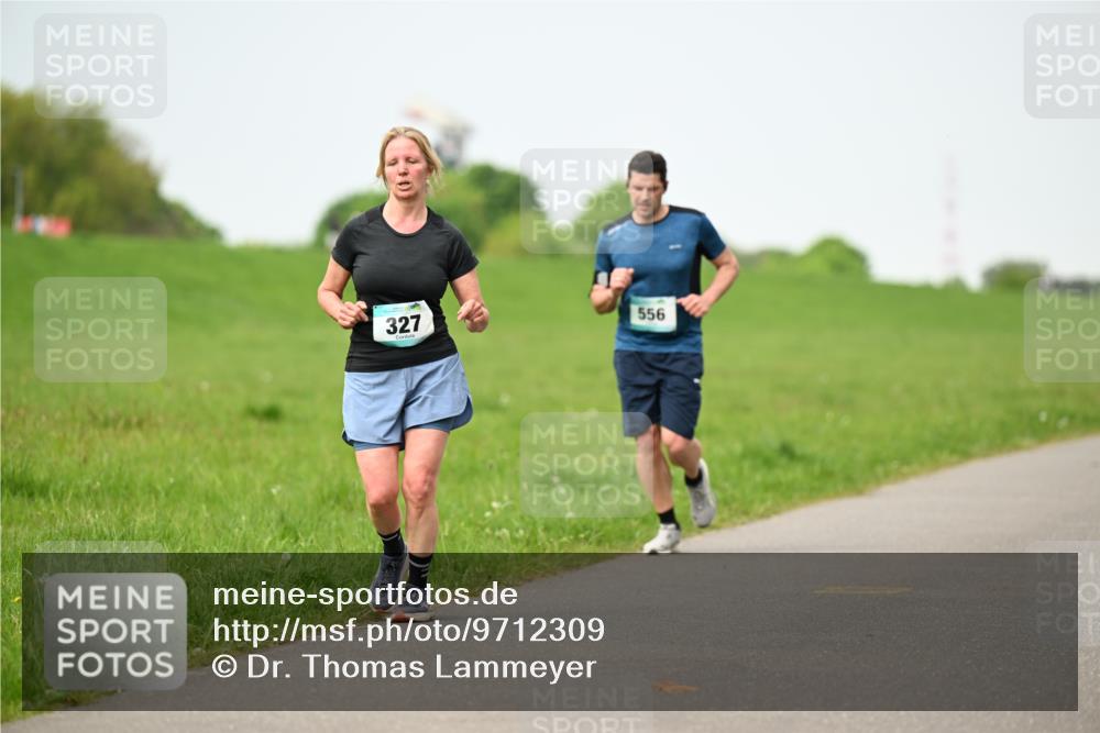 10.05.2026 - 8. Wedeler Halbmarathon Dr. Thomas Lammeyer http://msf.ph/oto/9712309 10.05.2026 12:08:05 Laufen 327, 556 meine-sportfotos.de