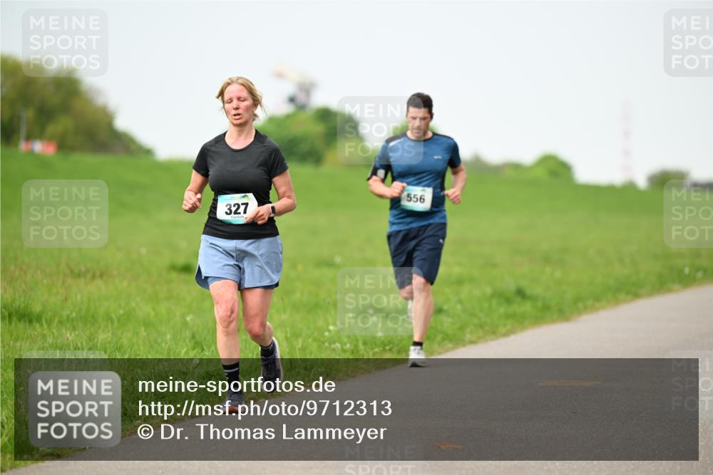 10.05.2026 - 8. Wedeler Halbmarathon Dr. Thomas Lammeyer http://msf.ph/oto/9712313 10.05.2026 12:08:05 Laufen 556, 327 meine-sportfotos.de