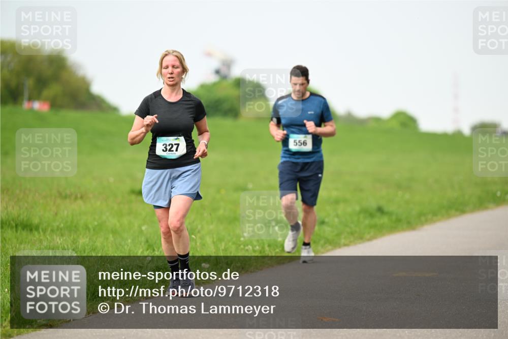 10.05.2026 - 8. Wedeler Halbmarathon Dr. Thomas Lammeyer http://msf.ph/oto/9712318 10.05.2026 12:08:05 Laufen 327, 556 meine-sportfotos.de
