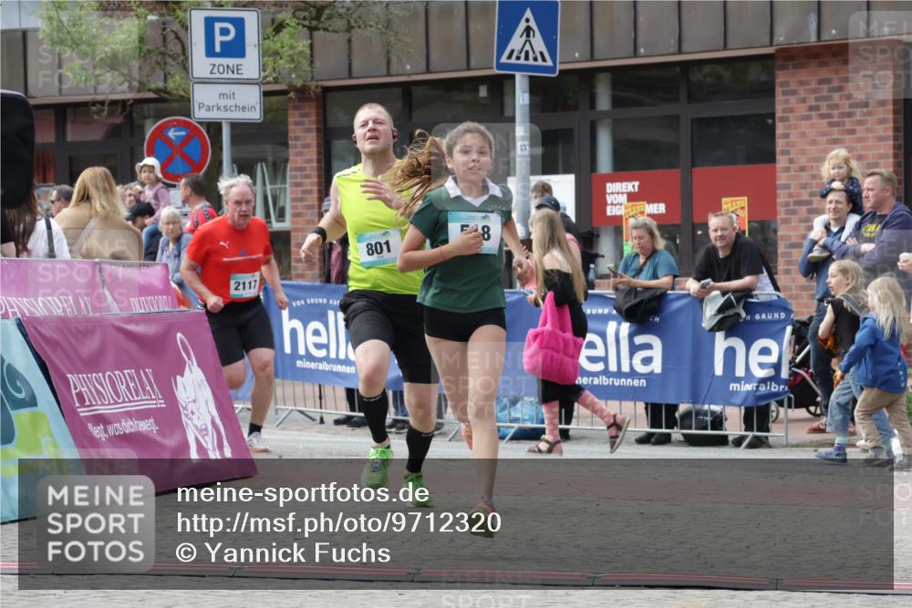10.05.2026 - 8. Wedeler Halbmarathon Yannick Fuchs http://msf.ph/oto/9712320 10.05.2026 11:25:37 Ziel 518, 801, 2117 meine-sportfotos.de