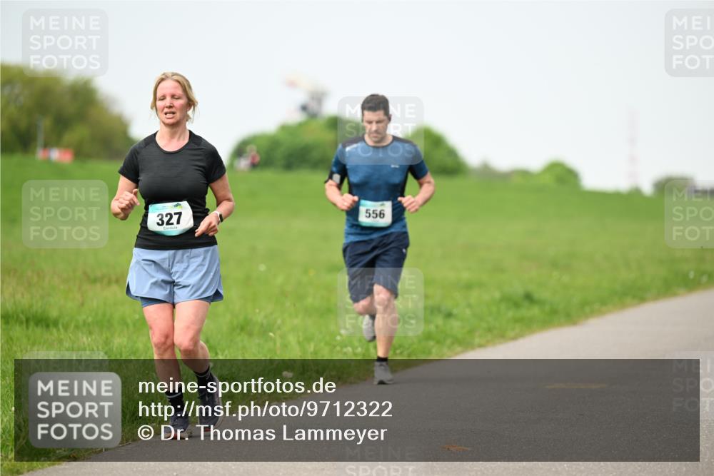 10.05.2026 - 8. Wedeler Halbmarathon Dr. Thomas Lammeyer http://msf.ph/oto/9712322 10.05.2026 12:08:06 Laufen 327, 556 meine-sportfotos.de
