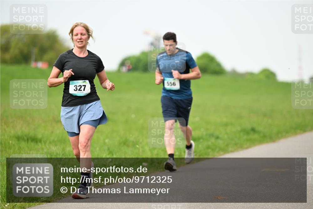 10.05.2026 - 8. Wedeler Halbmarathon Dr. Thomas Lammeyer http://msf.ph/oto/9712325 10.05.2026 12:08:06 Laufen 327, 556 meine-sportfotos.de