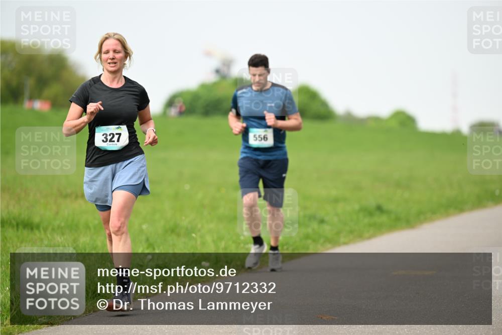 10.05.2026 - 8. Wedeler Halbmarathon Dr. Thomas Lammeyer http://msf.ph/oto/9712332 10.05.2026 12:08:06 Laufen 327, 556 meine-sportfotos.de