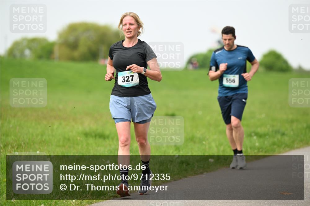 10.05.2026 - 8. Wedeler Halbmarathon Dr. Thomas Lammeyer http://msf.ph/oto/9712335 10.05.2026 12:08:07 Laufen 327, 556 meine-sportfotos.de