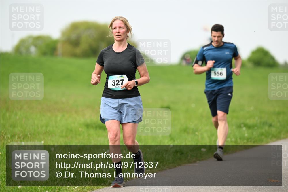 10.05.2026 - 8. Wedeler Halbmarathon Dr. Thomas Lammeyer http://msf.ph/oto/9712337 10.05.2026 12:08:07 Laufen 327, 556 meine-sportfotos.de