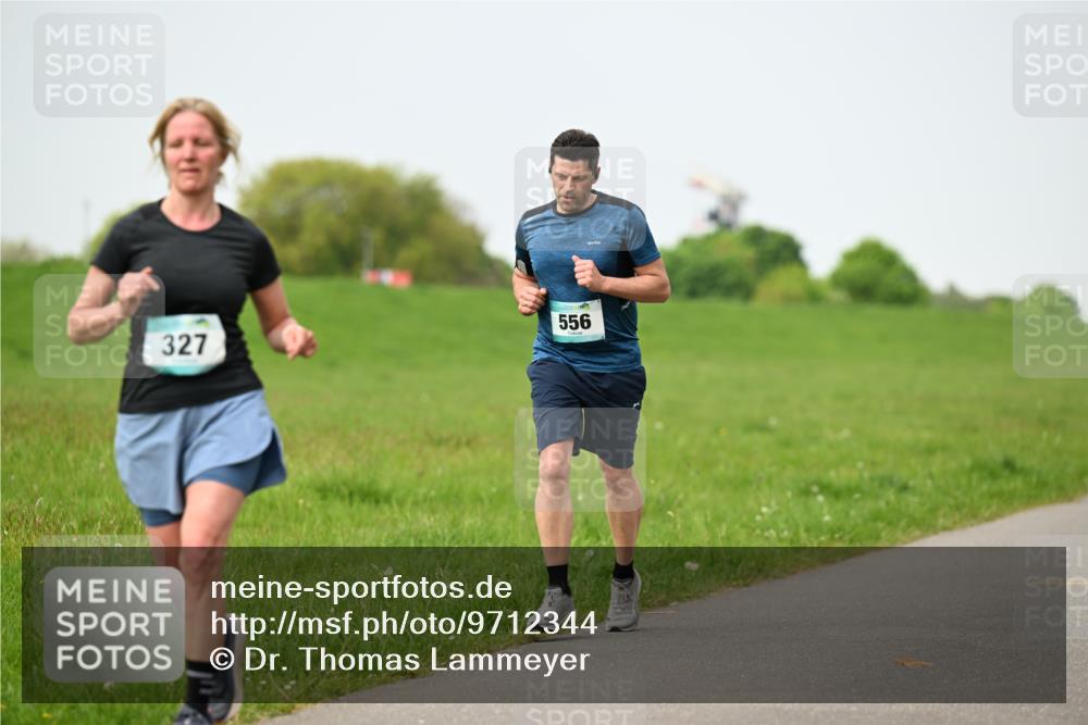 10.05.2026 - 8. Wedeler Halbmarathon Dr. Thomas Lammeyer http://msf.ph/oto/9712344 10.05.2026 12:08:08 Laufen 556, 327 meine-sportfotos.de