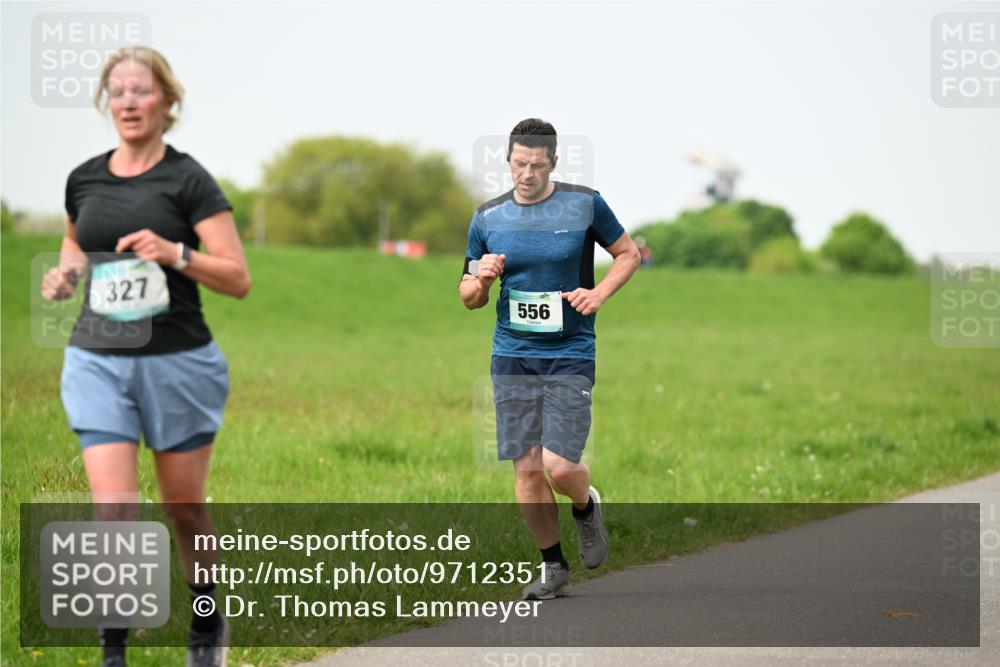 10.05.2026 - 8. Wedeler Halbmarathon Dr. Thomas Lammeyer http://msf.ph/oto/9712351 10.05.2026 12:08:08 Laufen 327, 556 meine-sportfotos.de
