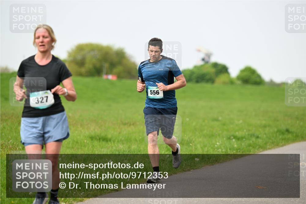 10.05.2026 - 8. Wedeler Halbmarathon Dr. Thomas Lammeyer http://msf.ph/oto/9712353 10.05.2026 12:08:08 Laufen 556, 327 meine-sportfotos.de