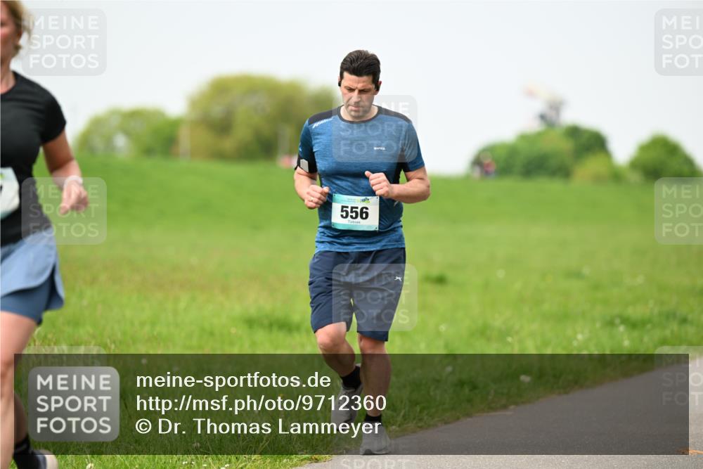 10.05.2026 - 8. Wedeler Halbmarathon Dr. Thomas Lammeyer http://msf.ph/oto/9712360 10.05.2026 12:08:09 Laufen 556 meine-sportfotos.de