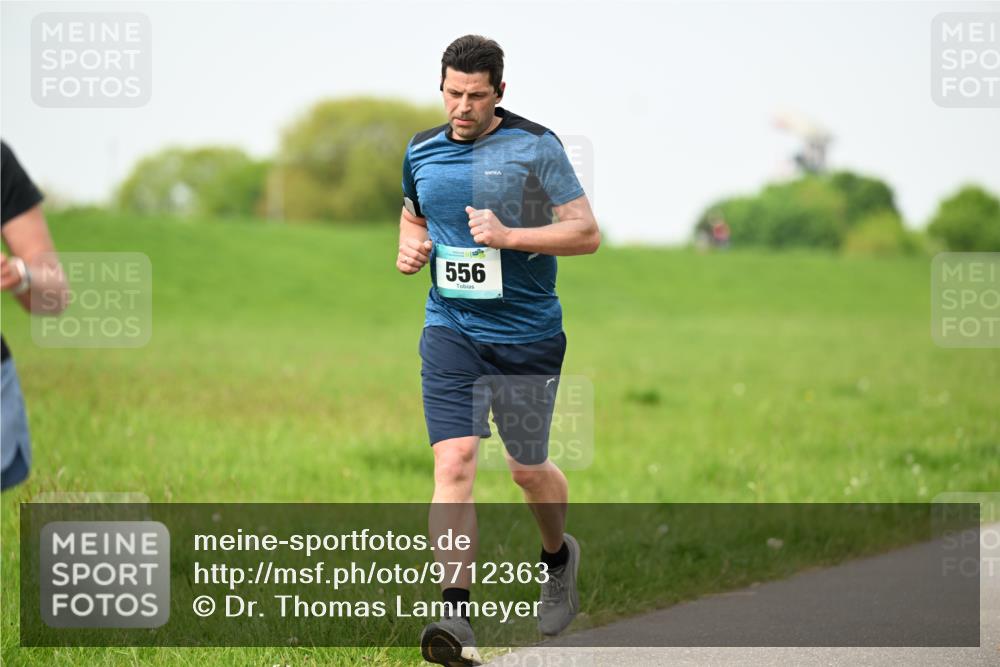 10.05.2026 - 8. Wedeler Halbmarathon Dr. Thomas Lammeyer http://msf.ph/oto/9712363 10.05.2026 12:08:09 Laufen 556 meine-sportfotos.de