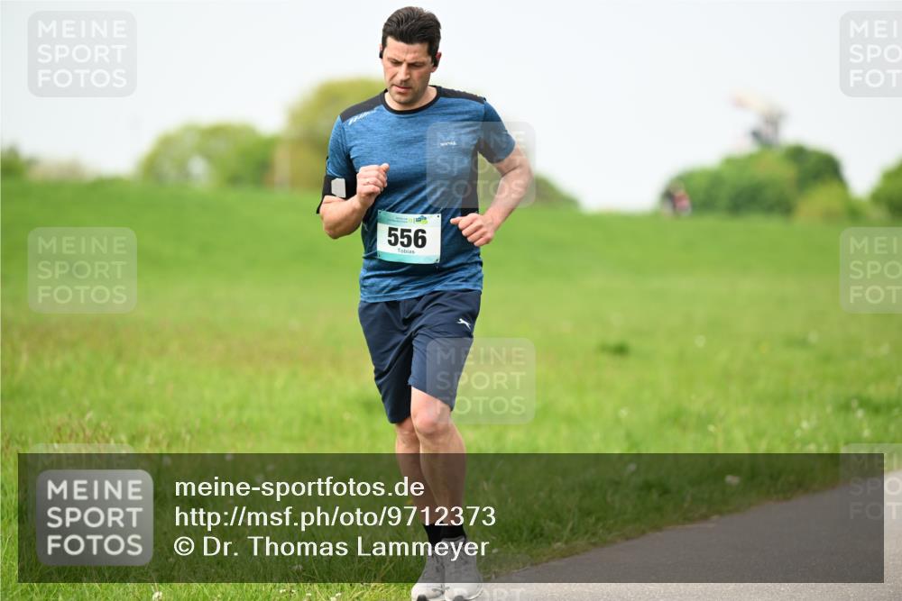 10.05.2026 - 8. Wedeler Halbmarathon Dr. Thomas Lammeyer http://msf.ph/oto/9712373 10.05.2026 12:08:09 Laufen 556 meine-sportfotos.de