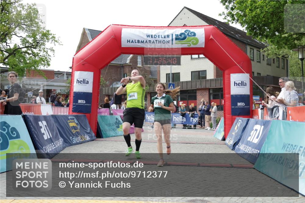 10.05.2026 - 8. Wedeler Halbmarathon Yannick Fuchs http://msf.ph/oto/9712377 10.05.2026 11:25:39 Ziel 518, 801, 2117 meine-sportfotos.de