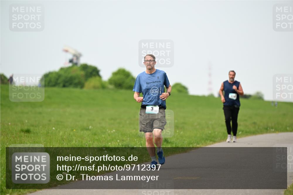 10.05.2026 - 8. Wedeler Halbmarathon Dr. Thomas Lammeyer http://msf.ph/oto/9712397 10.05.2026 12:08:35 Laufen  meine-sportfotos.de