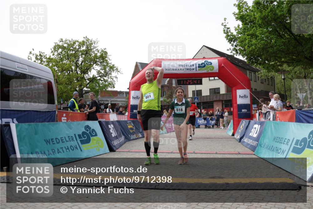 10.05.2026 - 8. Wedeler Halbmarathon Yannick Fuchs http://msf.ph/oto/9712398 10.05.2026 11:25:40 Ziel 518, 801, 2117 meine-sportfotos.de