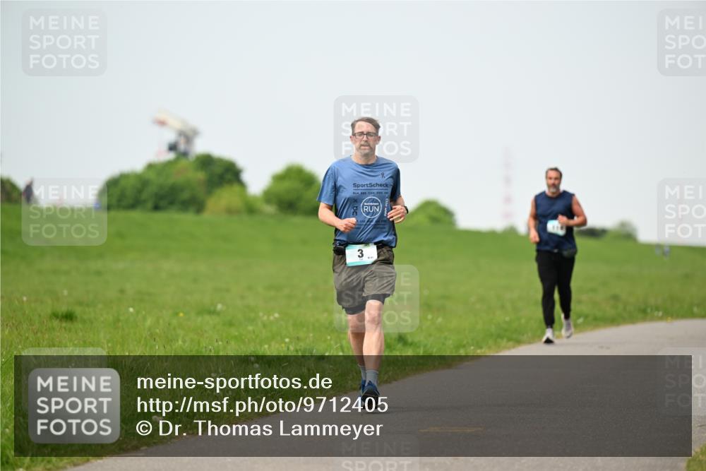 10.05.2026 - 8. Wedeler Halbmarathon Dr. Thomas Lammeyer http://msf.ph/oto/9712405 10.05.2026 12:08:35 Laufen 891 meine-sportfotos.de
