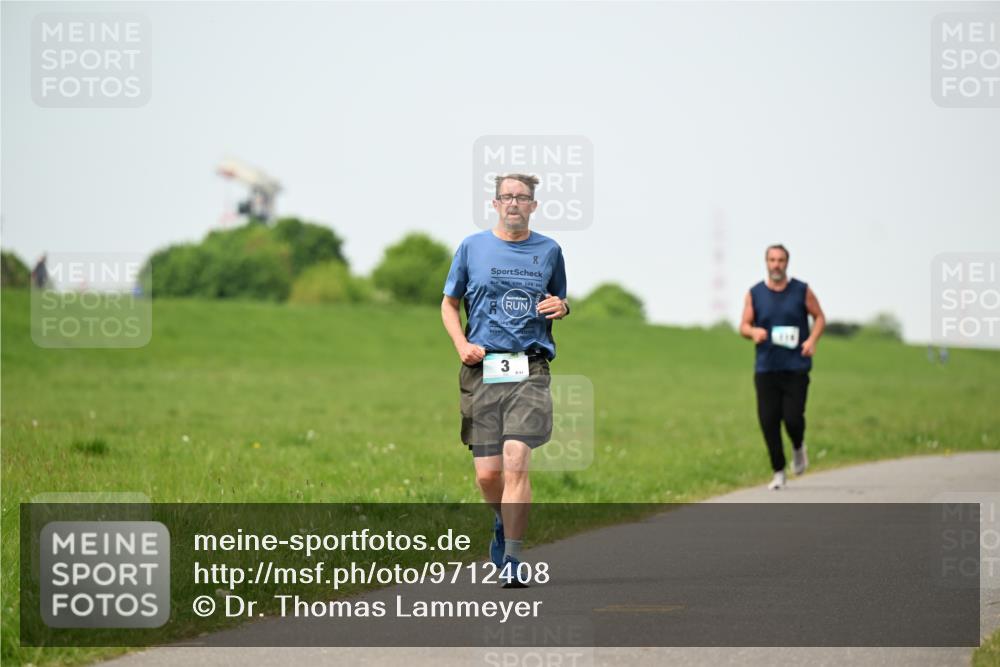 10.05.2026 - 8. Wedeler Halbmarathon Dr. Thomas Lammeyer http://msf.ph/oto/9712408 10.05.2026 12:08:35 Laufen  meine-sportfotos.de