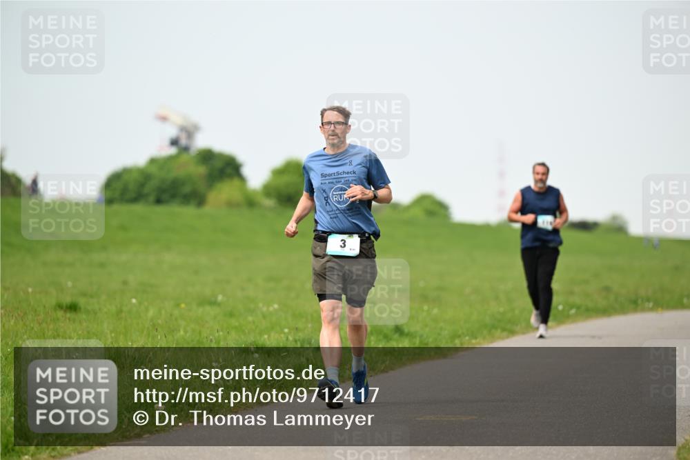 10.05.2026 - 8. Wedeler Halbmarathon Dr. Thomas Lammeyer http://msf.ph/oto/9712417 10.05.2026 12:08:35 Laufen  meine-sportfotos.de
