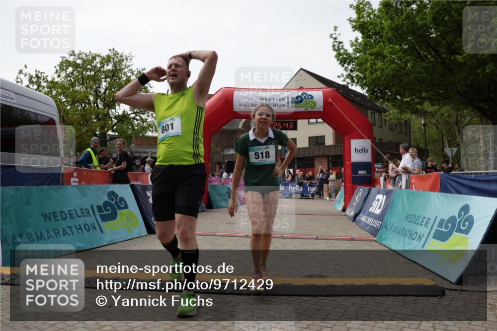 10.05.2026 - 8. Wedeler Halbmarathon Yannick Fuchs http://msf.ph/oto/9712429 10.05.2026 11:25:41 Ziel 518, 801, 2117 meine-sportfotos.de