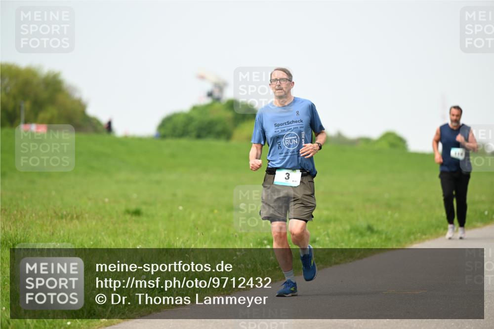 10.05.2026 - 8. Wedeler Halbmarathon Dr. Thomas Lammeyer http://msf.ph/oto/9712432 10.05.2026 12:08:36 Laufen 891 meine-sportfotos.de