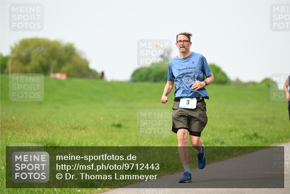 10.05.2026 - 8. Wedeler Halbmarathon Dr. Thomas Lammeyer http://msf.ph/oto/9712443 10.05.2026 12:08:37 Laufen  meine-sportfotos.de