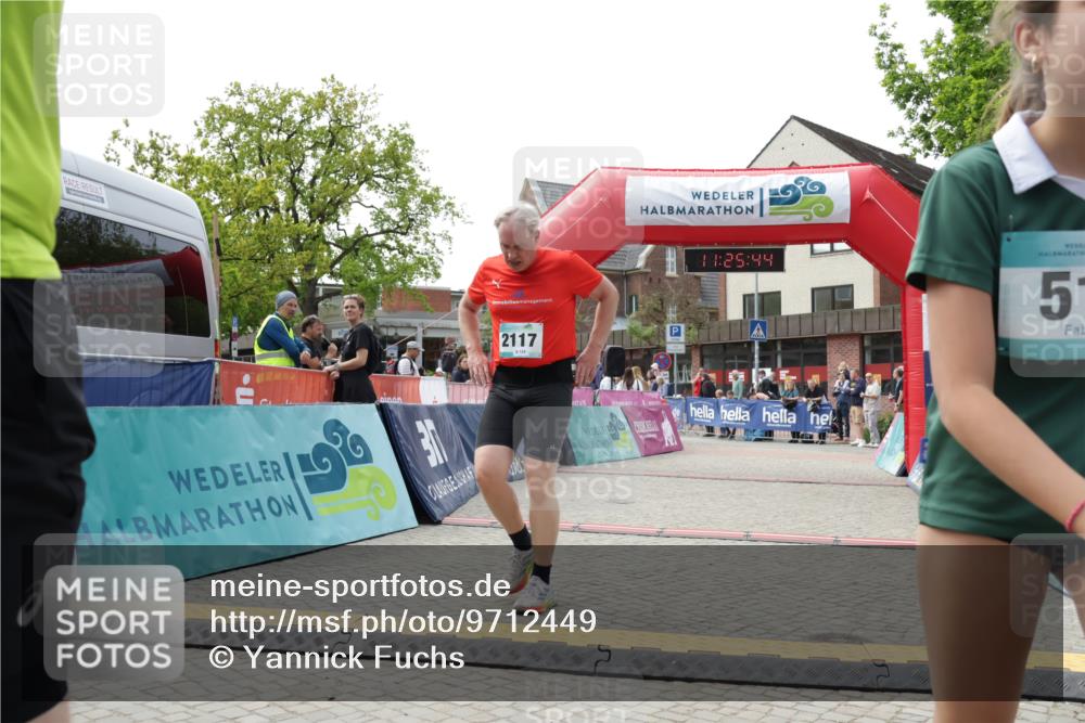 10.05.2026 - 8. Wedeler Halbmarathon Yannick Fuchs http://msf.ph/oto/9712449 10.05.2026 11:25:43 Ziel 518, 801, 2117 meine-sportfotos.de