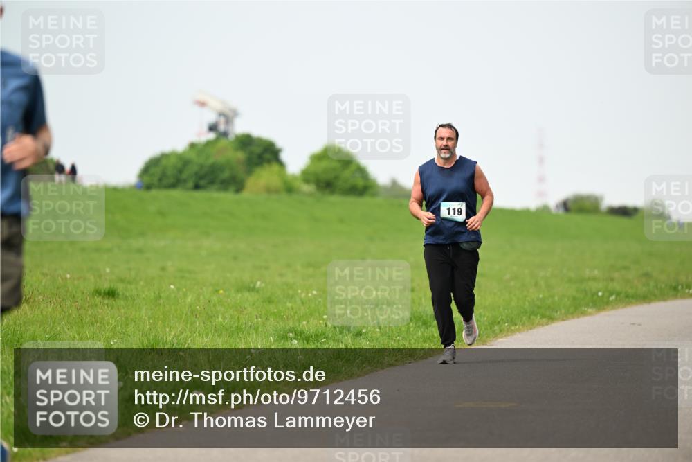 10.05.2026 - 8. Wedeler Halbmarathon Dr. Thomas Lammeyer http://msf.ph/oto/9712456 10.05.2026 12:08:39 Laufen 119 meine-sportfotos.de