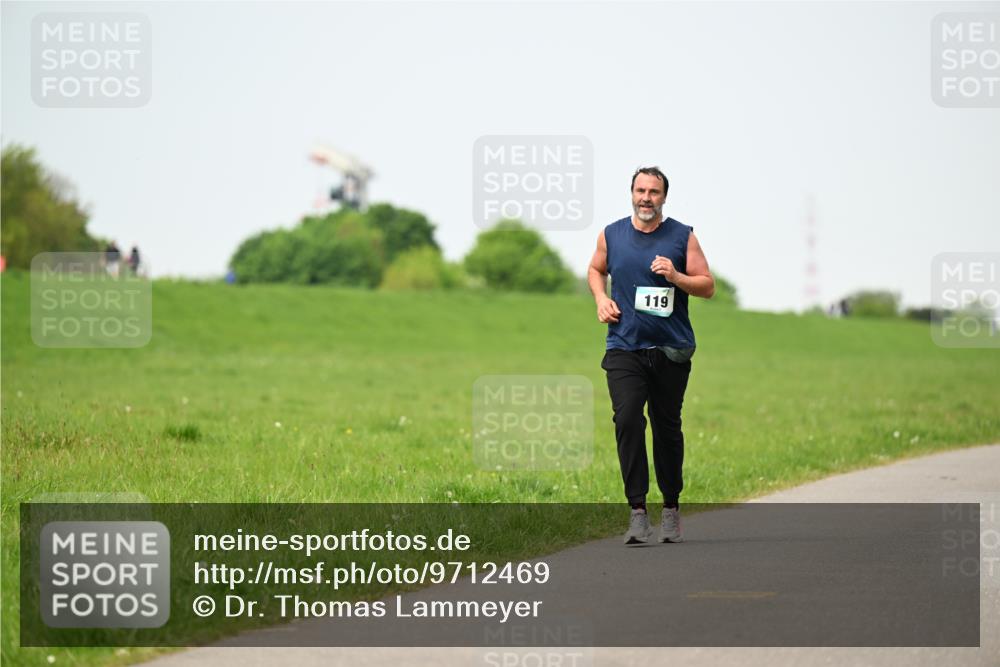 10.05.2026 - 8. Wedeler Halbmarathon Dr. Thomas Lammeyer http://msf.ph/oto/9712469 10.05.2026 12:08:40 Laufen 119 meine-sportfotos.de