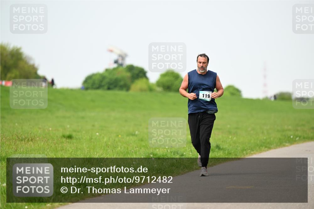 10.05.2026 - 8. Wedeler Halbmarathon Dr. Thomas Lammeyer http://msf.ph/oto/9712482 10.05.2026 12:08:40 Laufen 119 meine-sportfotos.de
