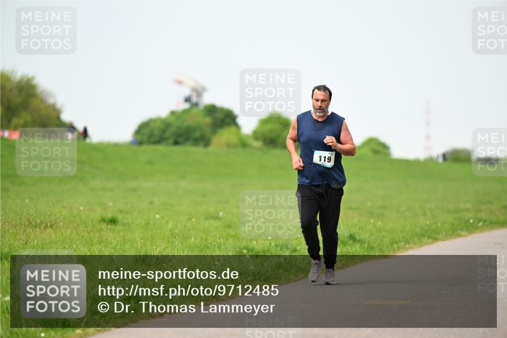 10.05.2026 - 8. Wedeler Halbmarathon Dr. Thomas Lammeyer http://msf.ph/oto/9712485 10.05.2026 12:08:41 Laufen 119 meine-sportfotos.de