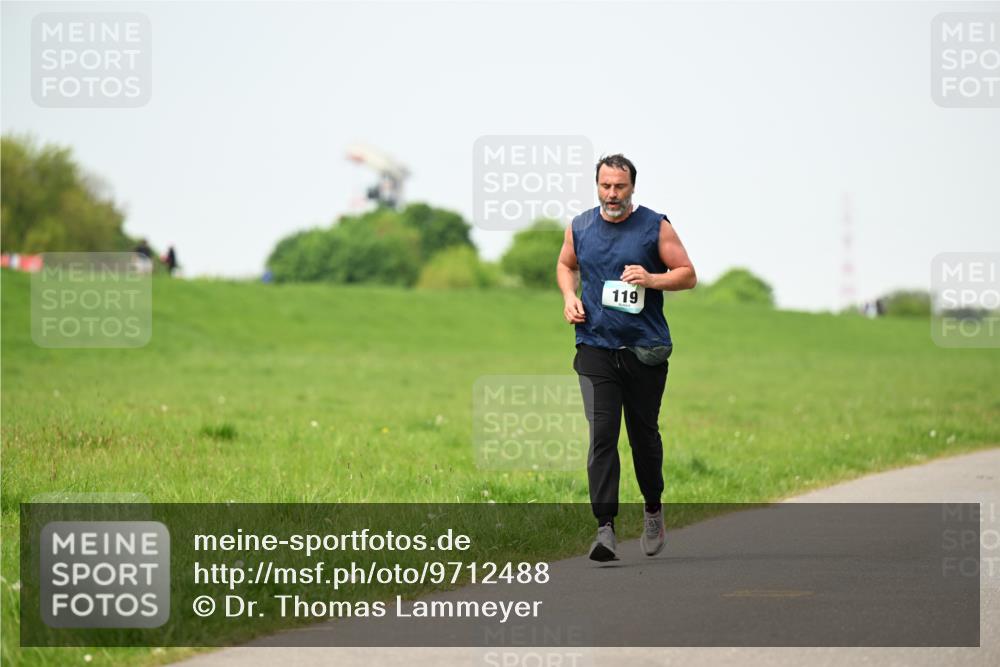 10.05.2026 - 8. Wedeler Halbmarathon Dr. Thomas Lammeyer http://msf.ph/oto/9712488 10.05.2026 12:08:41 Laufen 119 meine-sportfotos.de