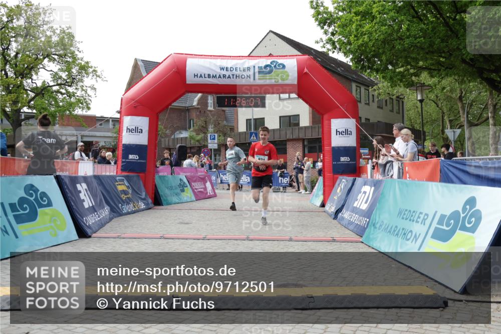 10.05.2026 - 8. Wedeler Halbmarathon Yannick Fuchs http://msf.ph/oto/9712501 10.05.2026 11:26:05 Ziel 931, 2096 meine-sportfotos.de