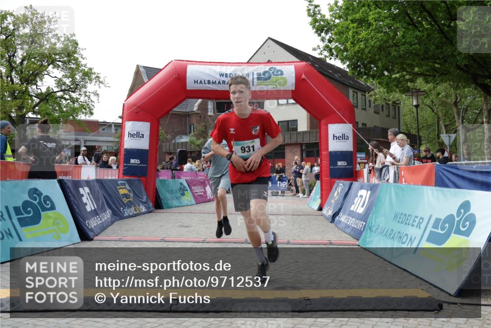 10.05.2026 - 8. Wedeler Halbmarathon Yannick Fuchs http://msf.ph/oto/9712537 10.05.2026 11:26:06 Ziel 931, 2096 meine-sportfotos.de