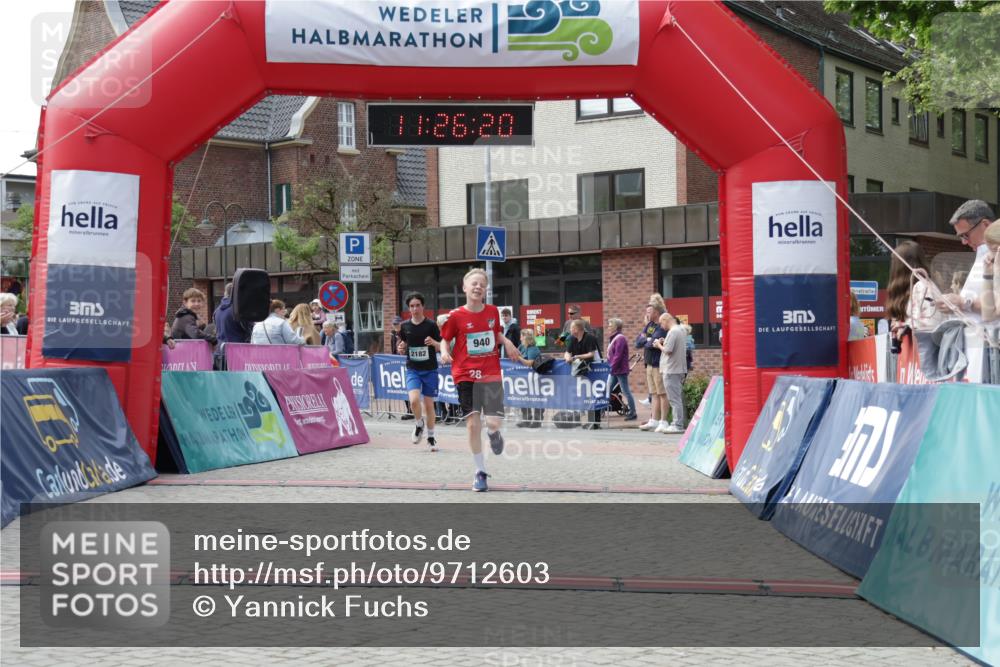 10.05.2026 - 8. Wedeler Halbmarathon Yannick Fuchs http://msf.ph/oto/9712603 10.05.2026 11:26:18 Ziel 940, 2182 meine-sportfotos.de