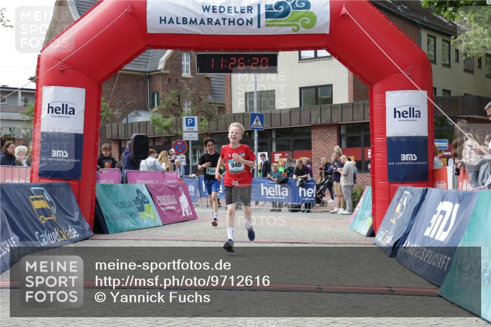 10.05.2026 - 8. Wedeler Halbmarathon Yannick Fuchs http://msf.ph/oto/9712616 10.05.2026 11:26:19 Ziel 940, 2046, 2182 meine-sportfotos.de