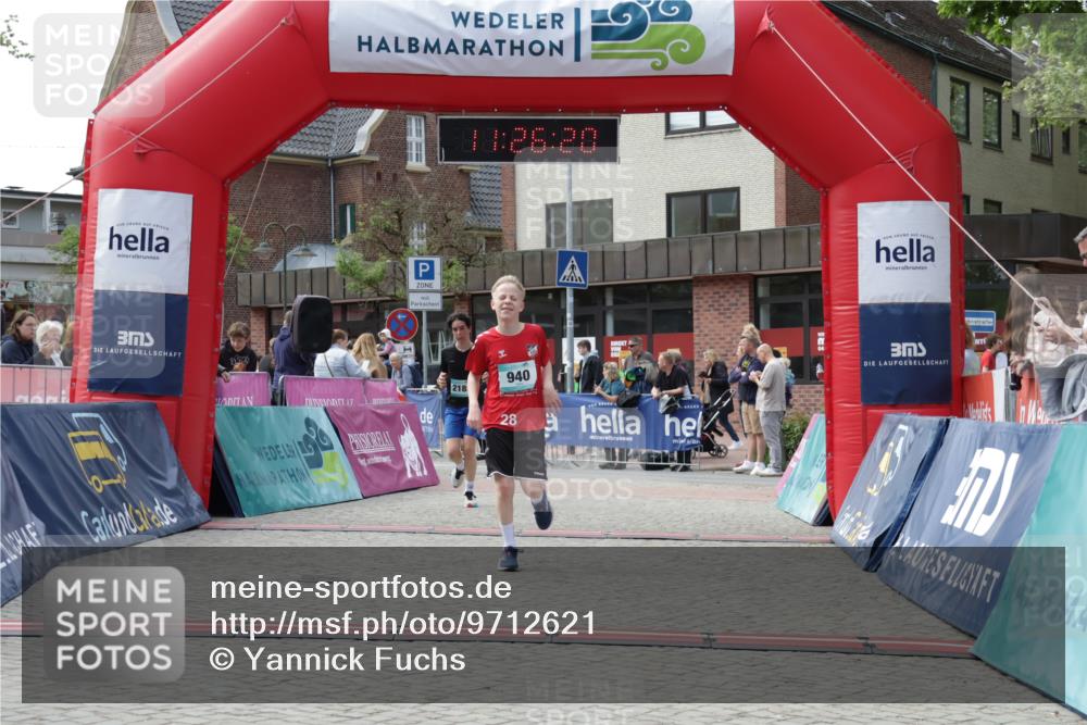 10.05.2026 - 8. Wedeler Halbmarathon Yannick Fuchs http://msf.ph/oto/9712621 10.05.2026 11:26:19 Ziel 940, 2046, 2182 meine-sportfotos.de