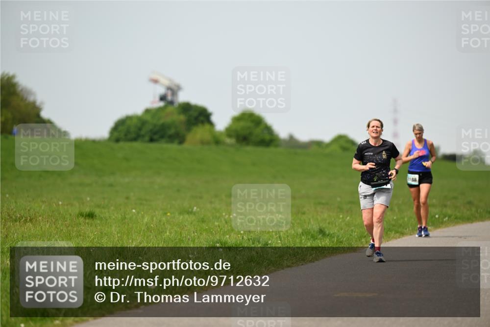 10.05.2026 - 8. Wedeler Halbmarathon Dr. Thomas Lammeyer http://msf.ph/oto/9712632 10.05.2026 12:09:18 Laufen 2188 meine-sportfotos.de