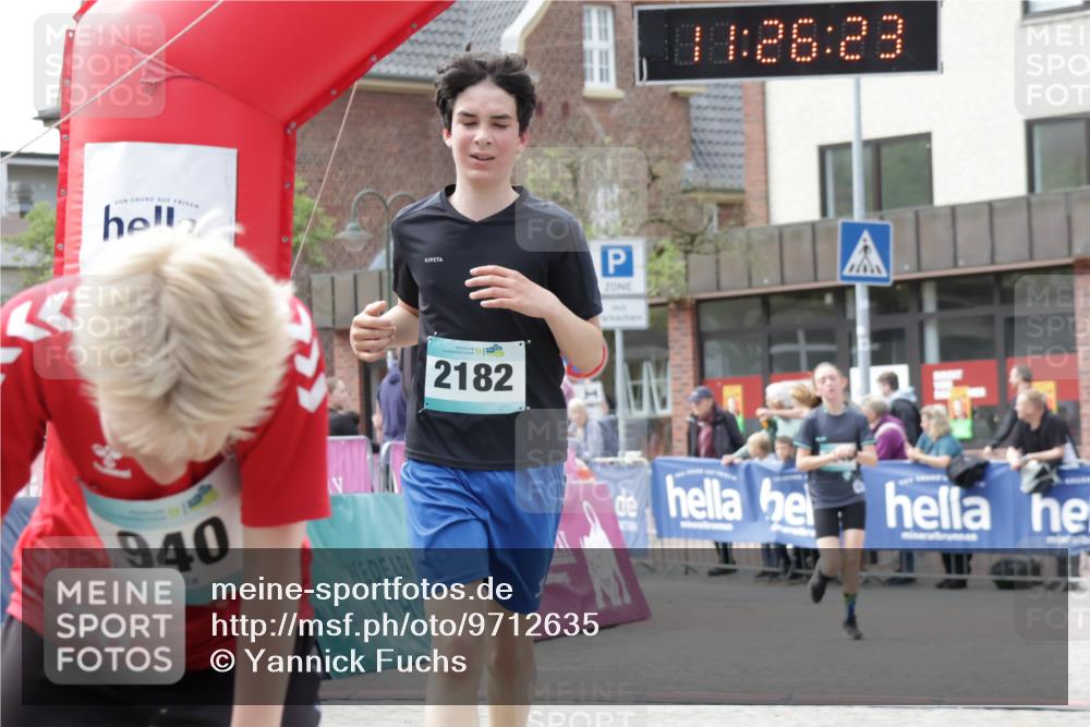 10.05.2026 - 8. Wedeler Halbmarathon Yannick Fuchs http://msf.ph/oto/9712635 10.05.2026 11:26:22 Ziel 699, 940, 2046, 2182 meine-sportfotos.de
