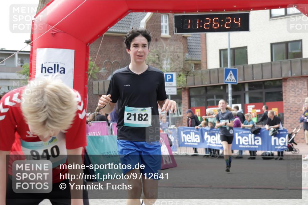 10.05.2026 - 8. Wedeler Halbmarathon Yannick Fuchs http://msf.ph/oto/9712641 10.05.2026 11:26:22 Ziel 699, 940, 2046, 2182 meine-sportfotos.de