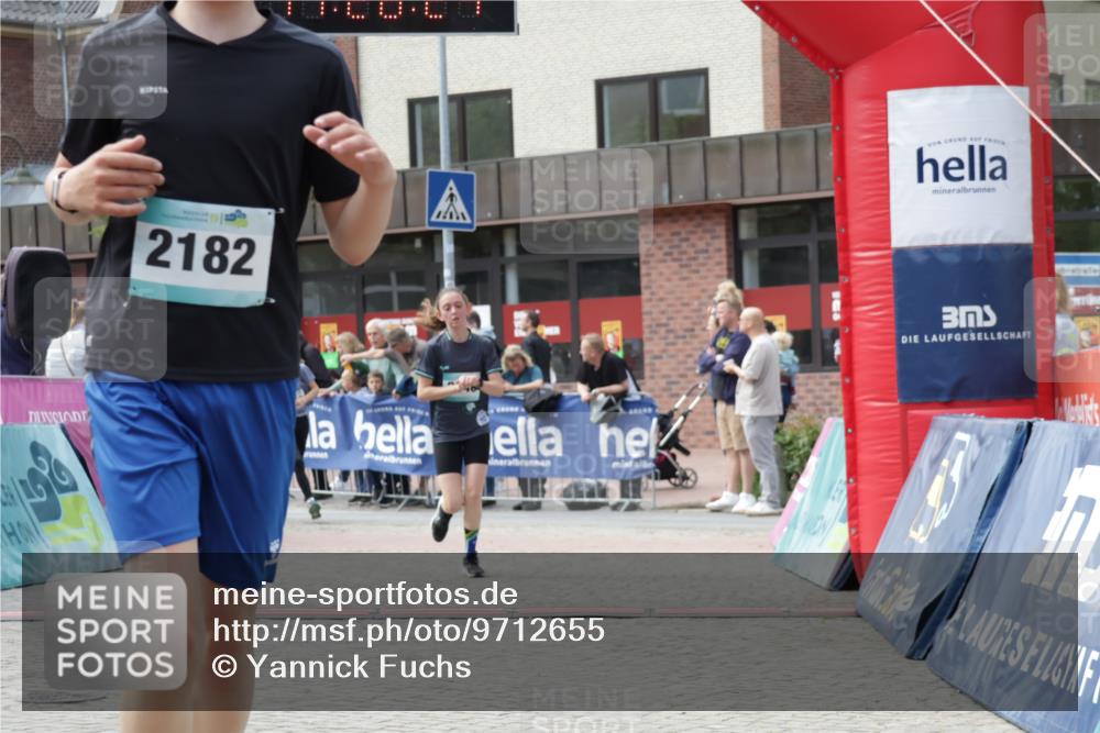 10.05.2026 - 8. Wedeler Halbmarathon Yannick Fuchs http://msf.ph/oto/9712655 10.05.2026 11:26:22 Ziel 699, 940, 2046, 2182 meine-sportfotos.de