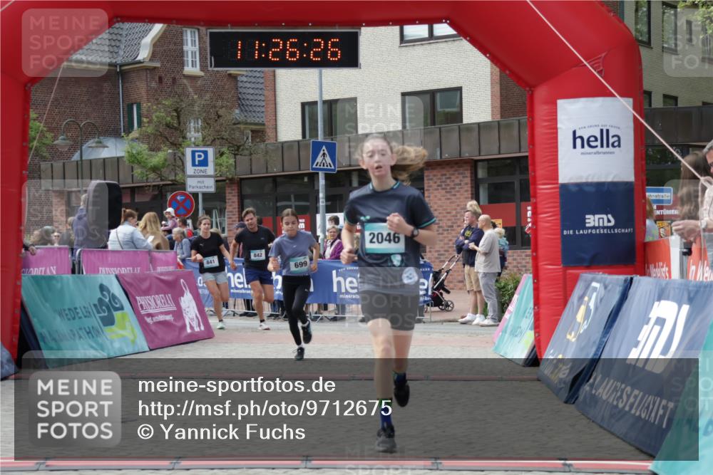 10.05.2026 - 8. Wedeler Halbmarathon Yannick Fuchs http://msf.ph/oto/9712675 10.05.2026 11:26:25 Ziel 572, 699, 841, 842, 2046, 2157, 2182 meine-sportfotos.de