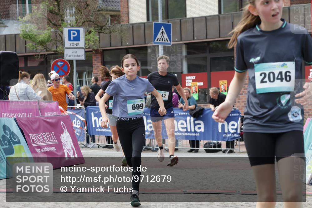 10.05.2026 - 8. Wedeler Halbmarathon Yannick Fuchs http://msf.ph/oto/9712679 10.05.2026 11:26:26 Ziel 572, 699, 841, 842, 2046, 2157, 2182 meine-sportfotos.de